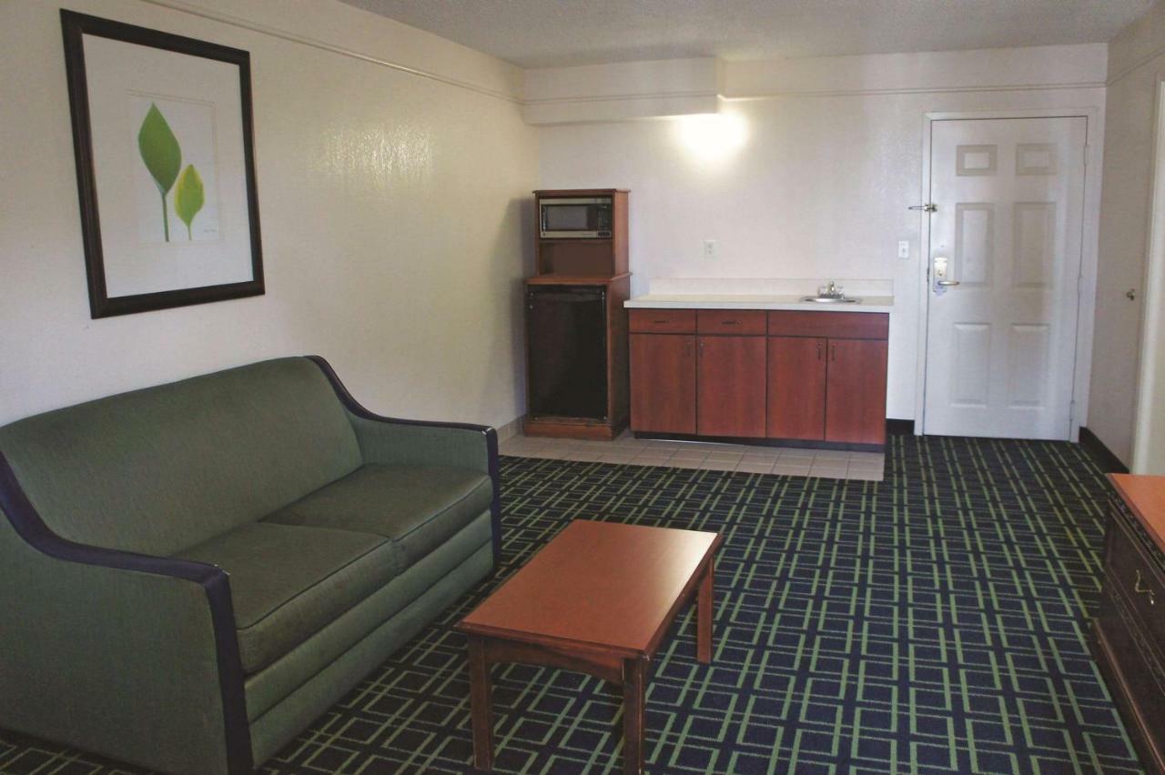 La Quinta Inn & Suites Tulsa Dış mekan fotoğraf